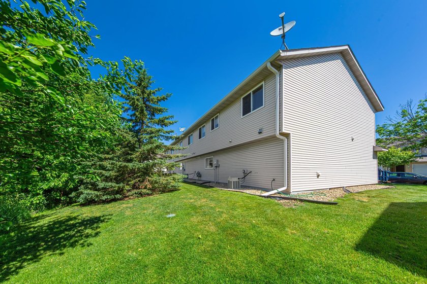 Looking for a move-in-ready end-unit townhome! Look no - photo 36