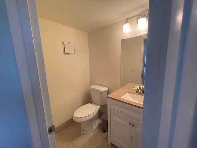 Bright ground-floor corner unit, partially furnished, featuring - photo 8