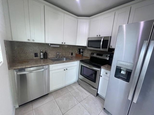 Bright ground-floor corner unit, partially furnished, featuring - photo 10