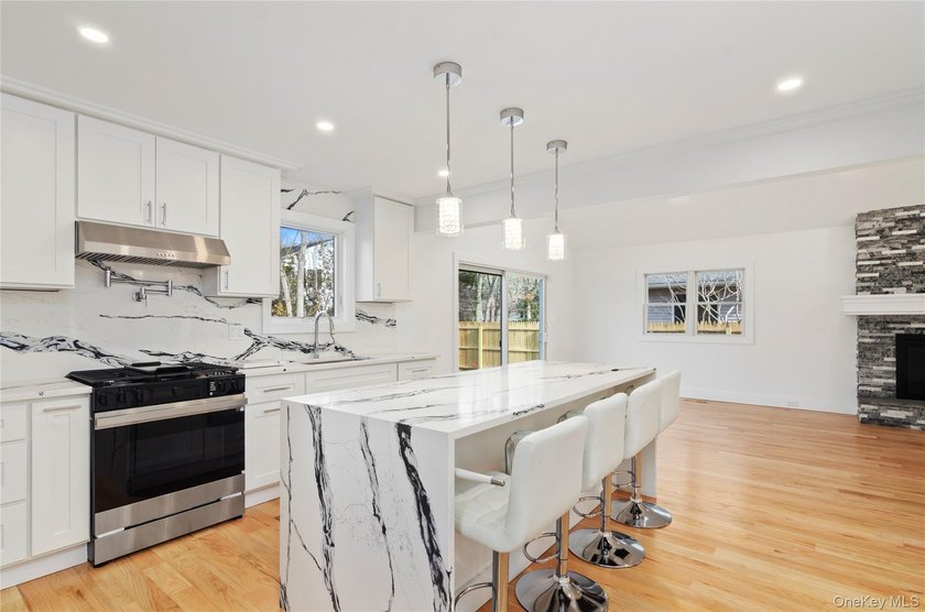 Stunning Newly Renovated Home in Hampton Bays! Welcome to this - photo 4