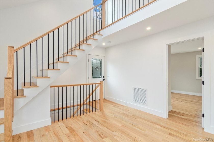 Stunning Newly Renovated Home in Hampton Bays! Welcome to this - photo 10