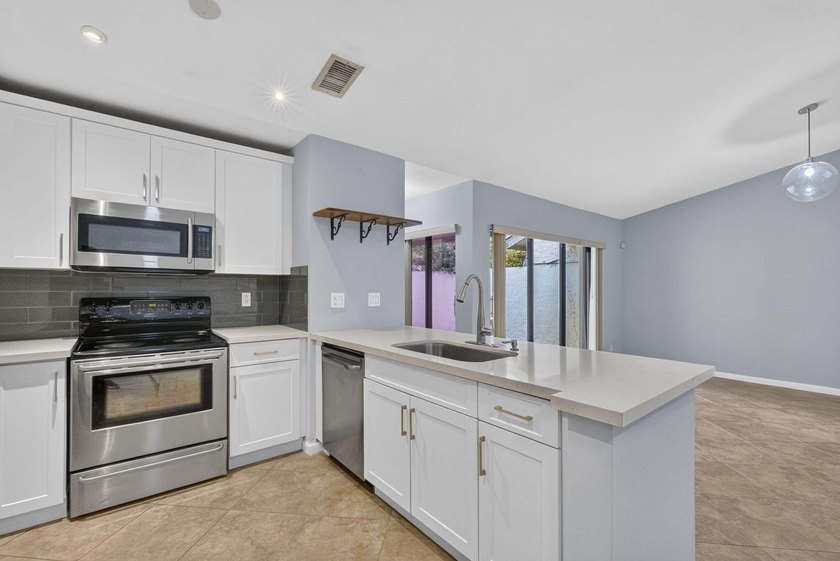 Beautifully updated and move-in ready, this charming villa is - photo 2