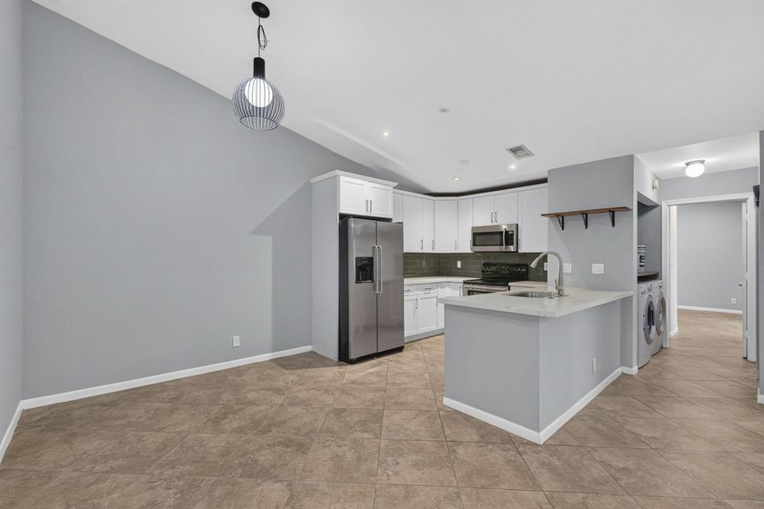 Beautifully updated and move-in ready, this charming villa is - photo 6