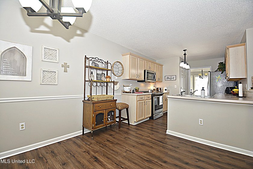 Beautiful and Open in an established Olive Branch Subdivision is - photo 16
