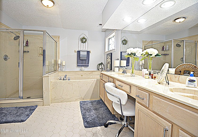 Beautiful and Open in an established Olive Branch Subdivision is - photo 23