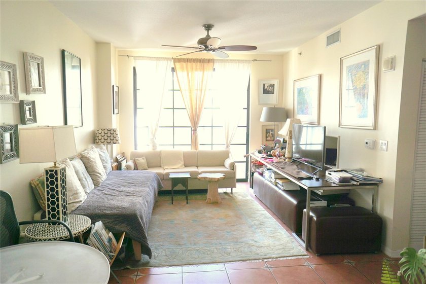 Luxury, light &amp; bright fully updated 2-bedroom, 2-bathrooms - photo 3