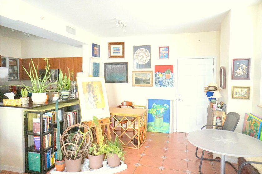 Luxury, light &amp; bright fully updated 2-bedroom, 2-bathrooms - photo 4