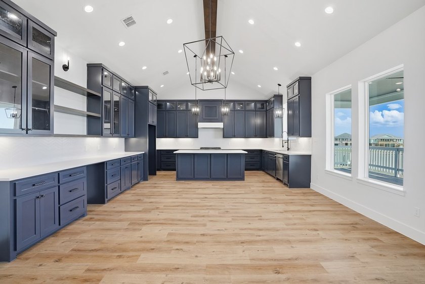New construction located in the desirable Southwind Harbor - photo 4