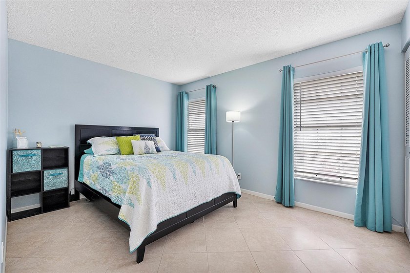 Welcome to your dream home! Fully remodeled 2/2 villa, in the - photo 12