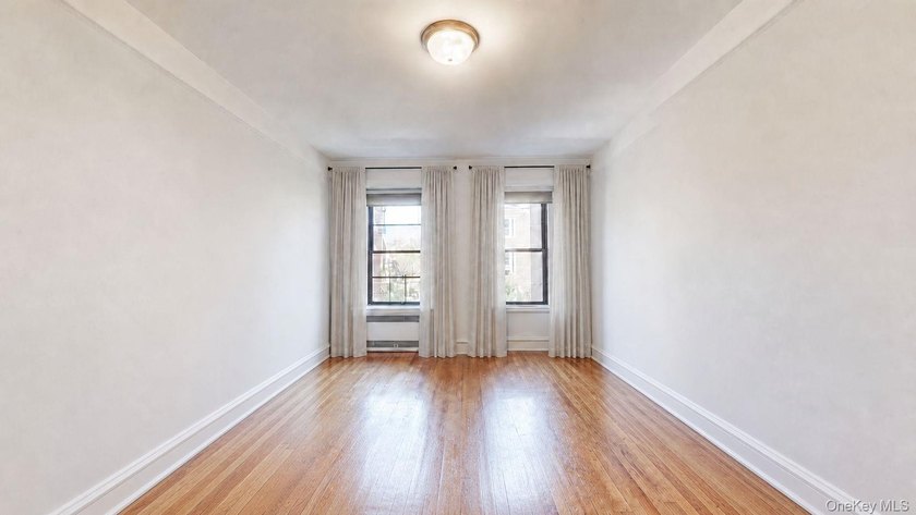Prime location in the heart of Forest Hills-this move-in ready - photo 13