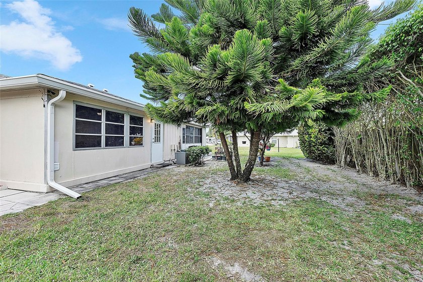 Welcome to your dream home! Fully remodeled 2/2 villa, in the - photo 15