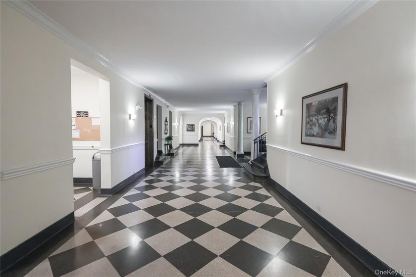Prime location in the heart of Forest Hills-this move-in ready - photo 17