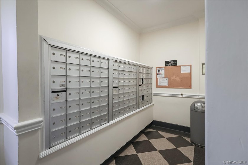 Prime location in the heart of Forest Hills-this move-in ready - photo 18