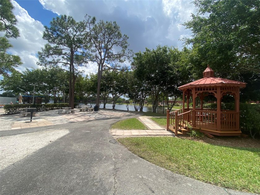 Welcome to your dream home! Fully remodeled 2/2 villa, in the - photo 20
