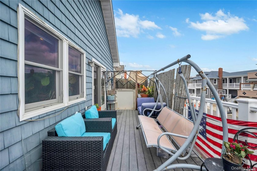 Secure Your Spot in the West End: A Recently Renovated Coastal - photo 26