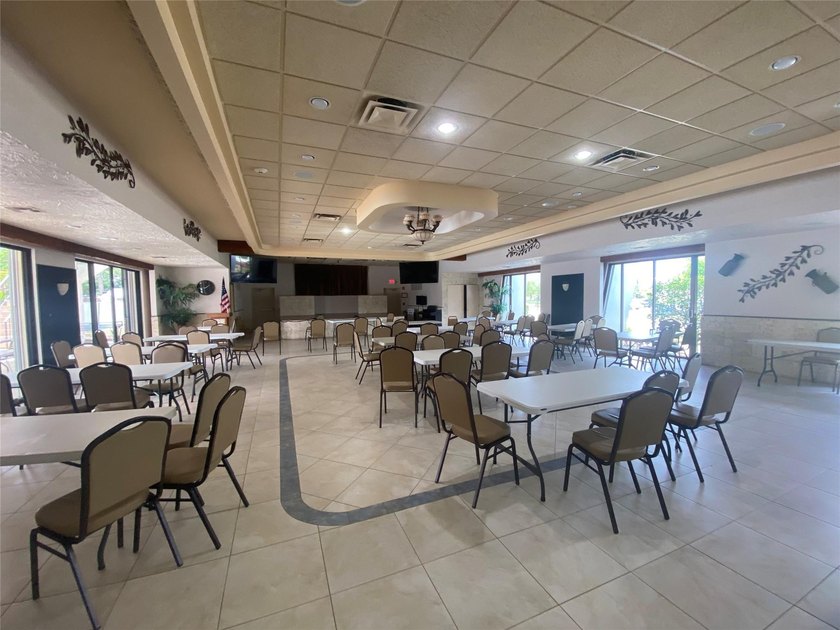 Welcome to your dream home! Fully remodeled 2/2 villa, in the - photo 28