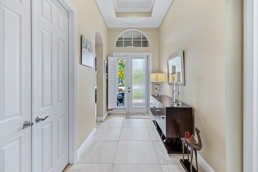 Welcome to this exceptional waterfront single-story residence - photo 10