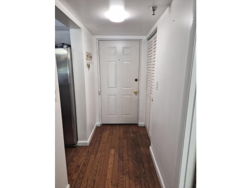Welcome to this well-appointed 2-bedroom, 2-bathroom condominium - photo 6