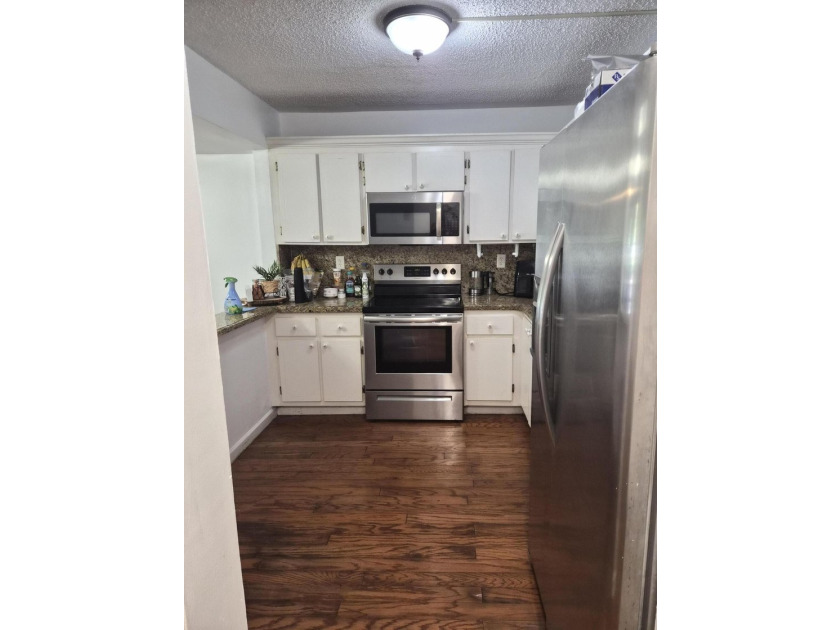 Welcome to this well-appointed 2-bedroom, 2-bathroom condominium - photo 7