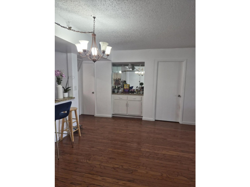 Welcome to this well-appointed 2-bedroom, 2-bathroom condominium - photo 9