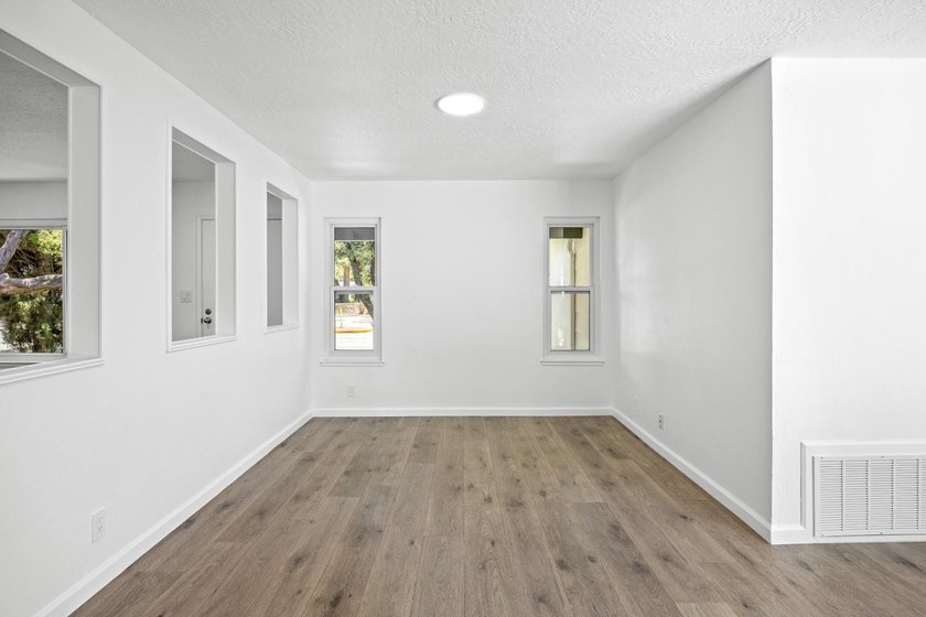 What a beautiful home! This home includes a new roof, flooring - photo 6