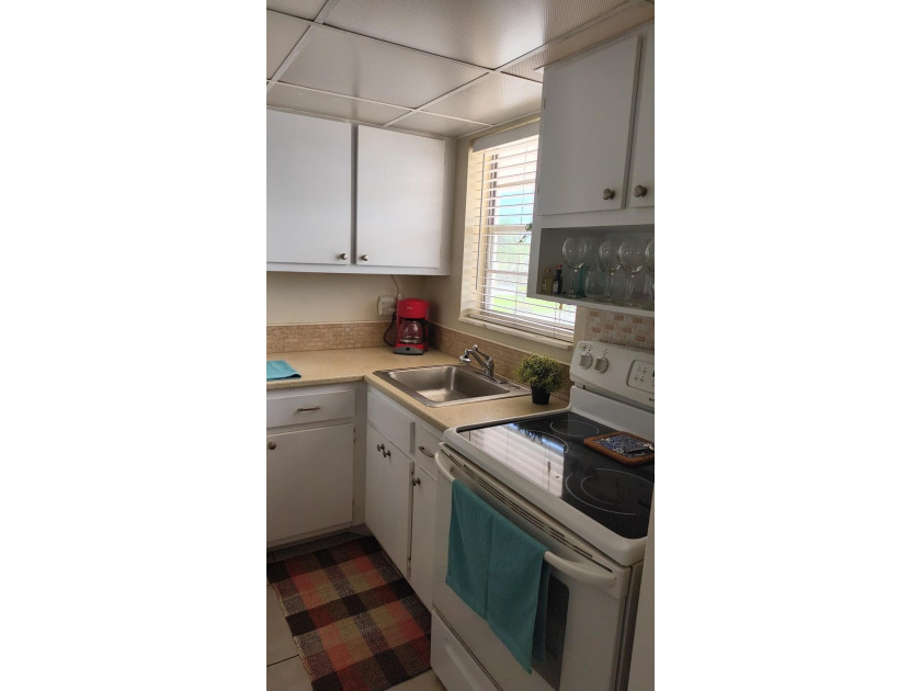 Charming 1Bedroom/ 1 Bath condo in Pompano Beach- furnished &amp; - photo 2
