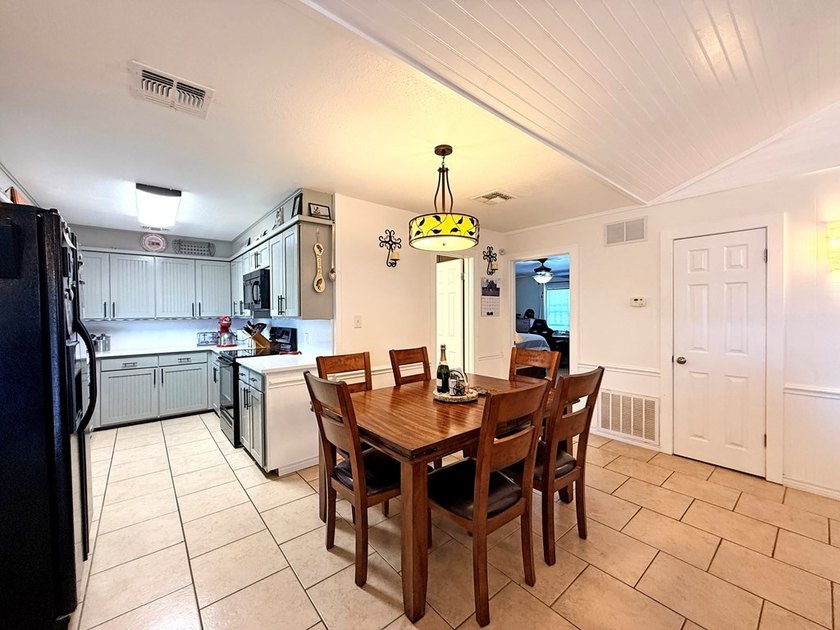 Welcome to laid-back Texas coastal living where fishing, boating - photo 10
