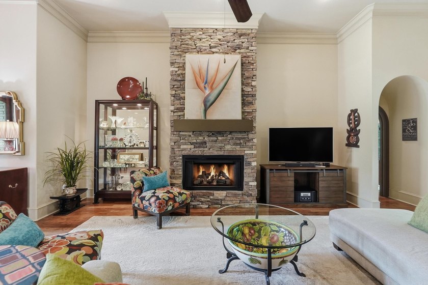 Welcome to Winthrop Point in sought-after Woodlands Edge! This - photo 11