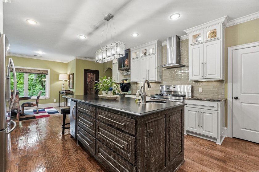 Welcome to Winthrop Point in sought-after Woodlands Edge! This - photo 13