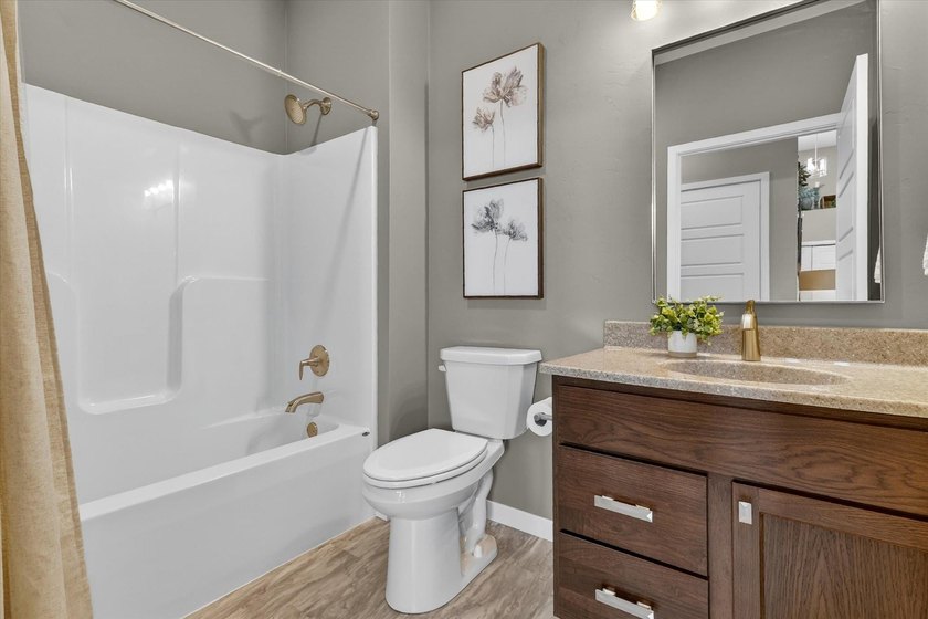 Enjoy easy main-level living in this beautifully maintained - photo 19