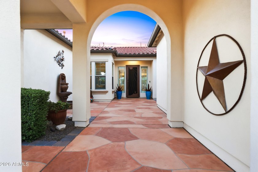 BEAUTIFUL MOUNTAIN VIEWS from pristine backyard w/view fence to - photo 3