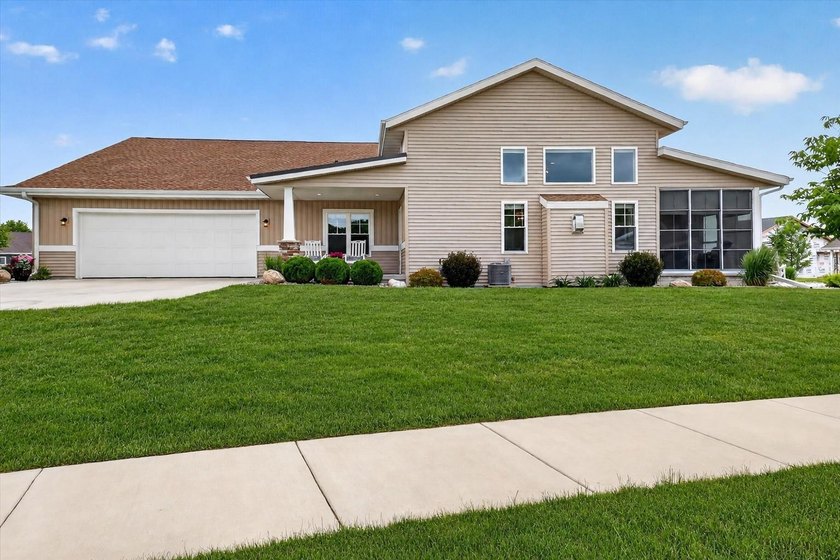 Enjoy easy main-level living in this beautifully maintained - photo 29