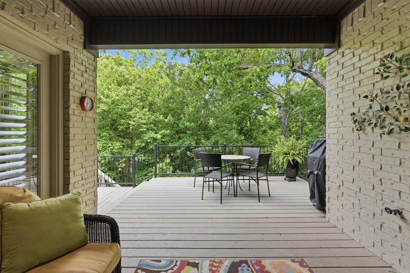 Welcome to Winthrop Point in sought-after Woodlands Edge! This - photo 32