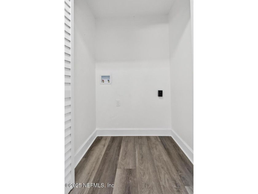 Large Corner lot property Newly renovated 4BR/2.5BA home - photo 41