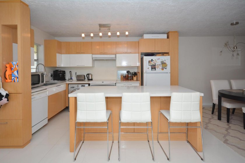 Welcome to this thoughtfully designed two-bedroom, two-bathroom - photo 2