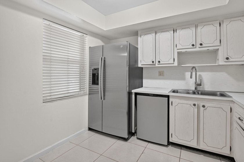Welcome to this impeccably maintained 2 bedroom, 2 bathroom - photo 8