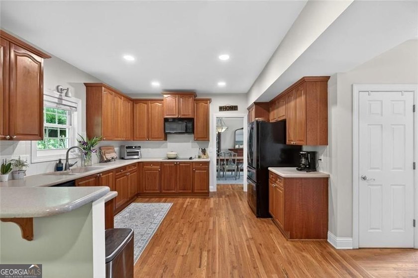 Welcome to 1011 Chestnut Creek Drive in the highly sought-after - photo 11