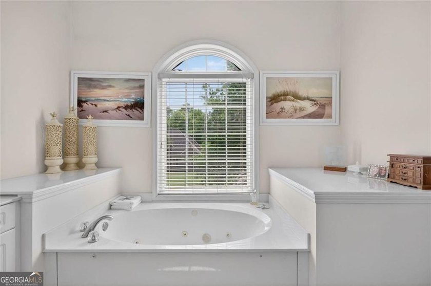 Welcome to 1011 Chestnut Creek Drive in the highly sought-after - photo 26