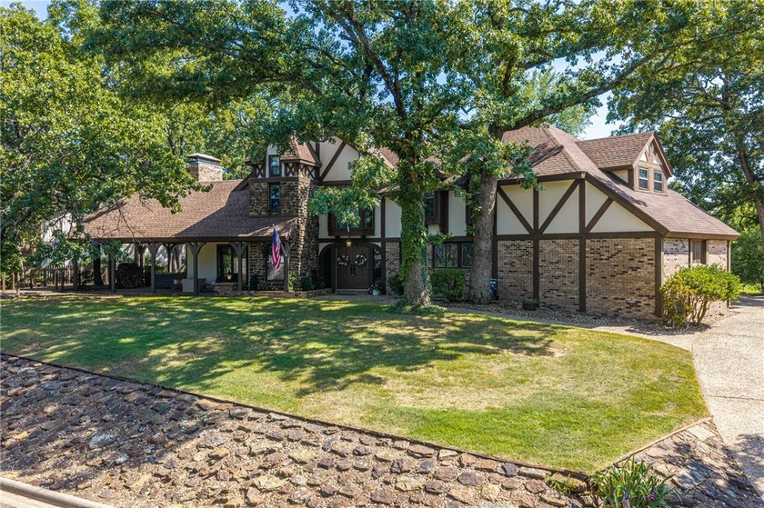 Welcome to this charming Tudor-style home in the Fianna Hills - photo 43