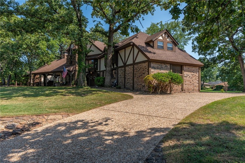 Welcome to this charming Tudor-style home in the Fianna Hills - photo 44
