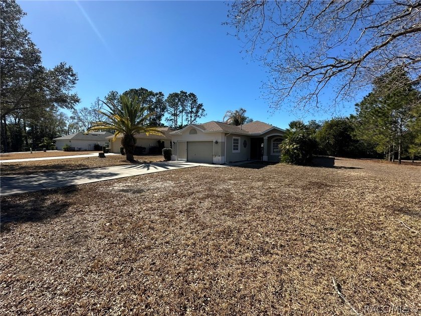 Florida Living at its best! As you enter this 3 bedroom 2 bath - photo 2