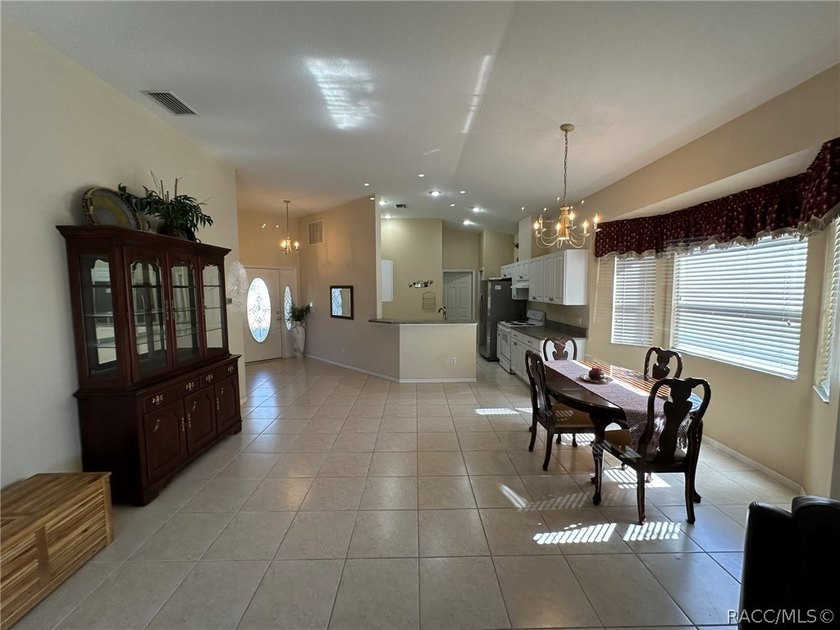 Florida Living at its best! As you enter this 3 bedroom 2 bath - photo 8