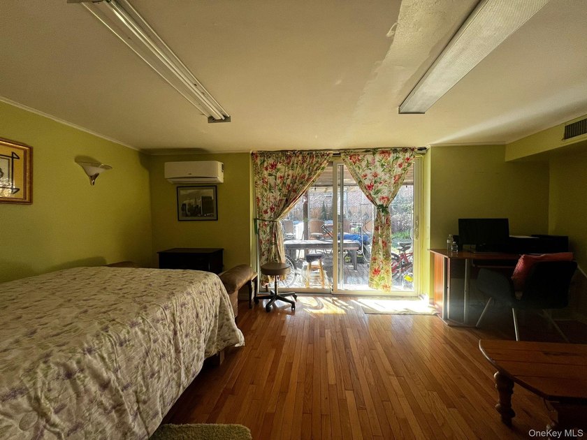 Exceptional townhouse in the highly sought-after Whitestone - photo 13