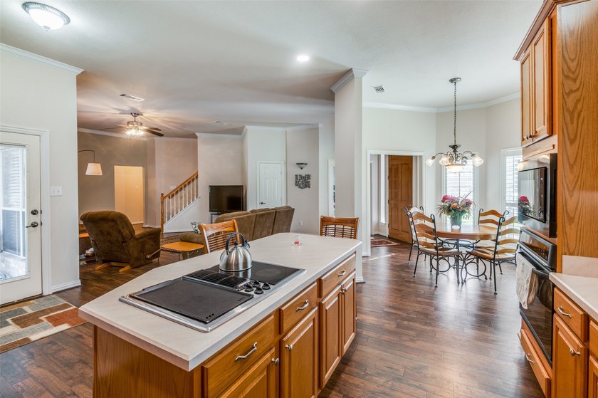 Lake Views!!!! This exquisite custom-built home epitomizes lake - photo 14