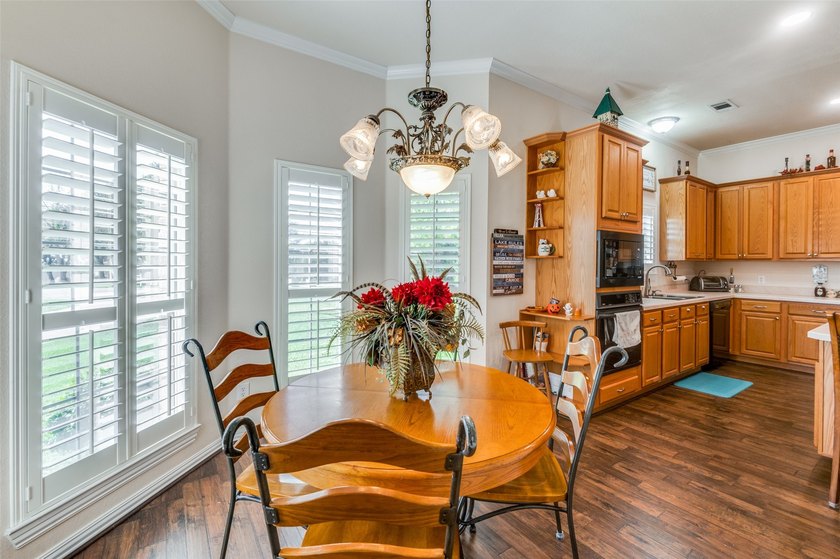 Lake Views!!!! This exquisite custom-built home epitomizes lake - photo 15