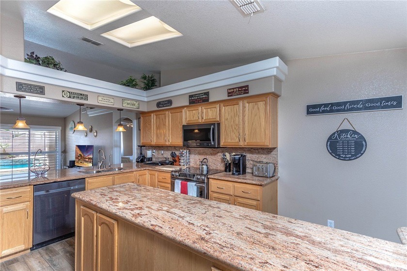 Looking for a move-in ready home or a solid  investment? This - photo 18
