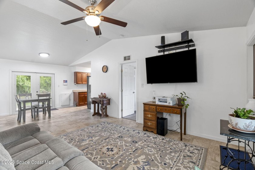 Wanting to live in the Space Coast? This MOVE IN READY home - photo 5