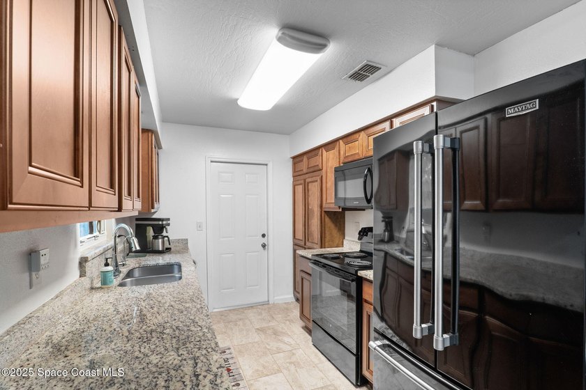 Wanting to live in the Space Coast? This MOVE IN READY home - photo 9