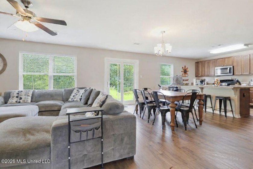 This well maintained home in the desirable Lakeview Subdivision - photo 23