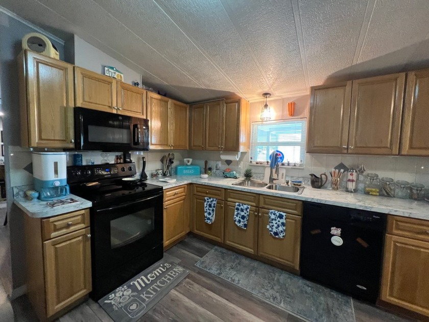 Stunning home located in Reflections on Silver Lake 55+ - photo 7